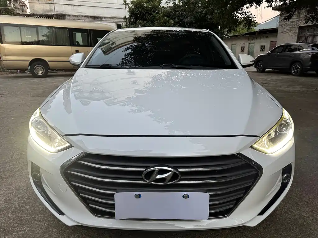 Hyundai Elantra — миниатюра 2