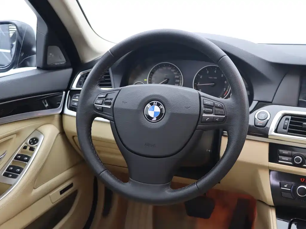 BMW 5 Series — миниатюра 15