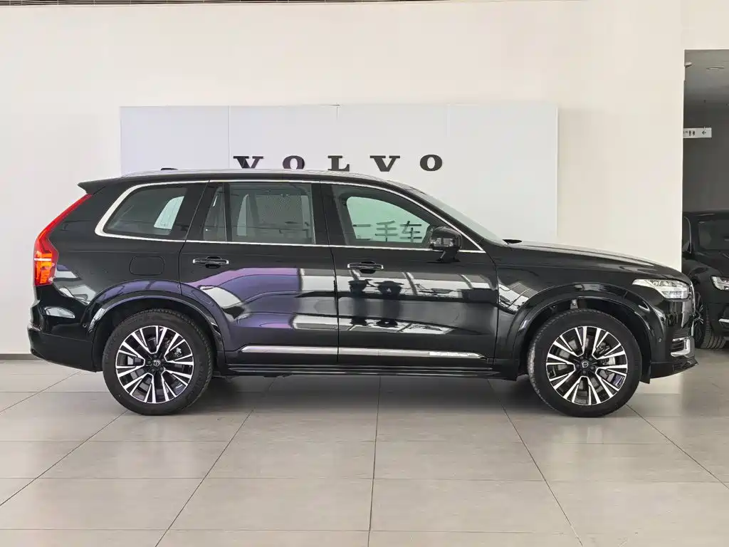Volvo XC90 PHEV — миниатюра 6