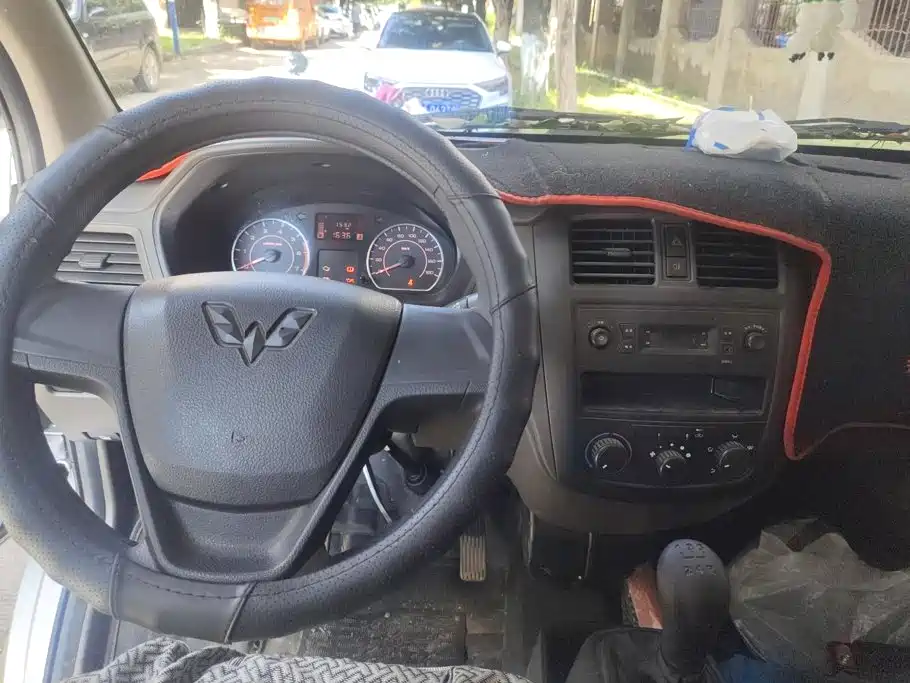 Wuling Rongguang S — миниатюра 12
