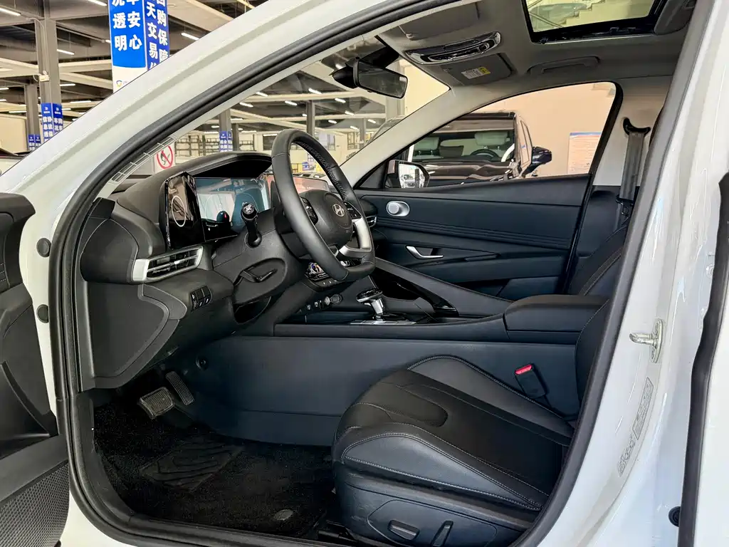 Hyundai Elantra — миниатюра 5