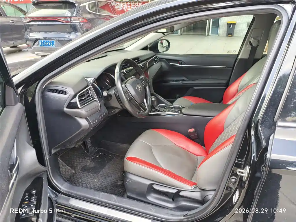 Toyota Camry — миниатюра 6