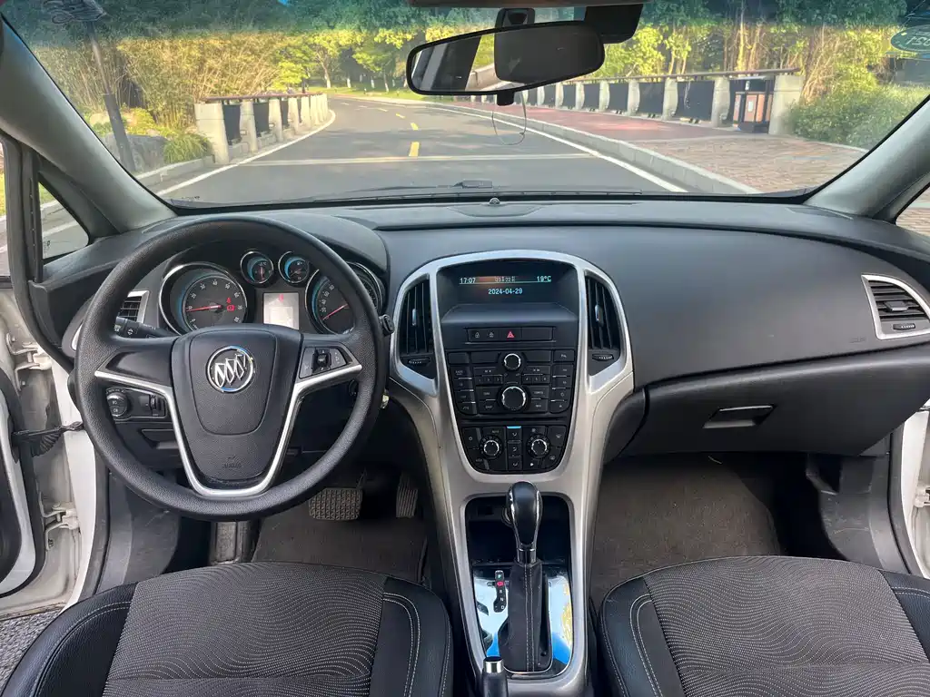 Buick Excelle — миниатюра 9