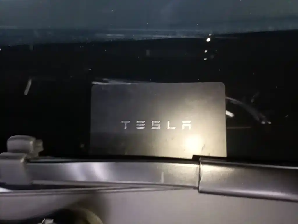 Tesla Model Y — миниатюра 9