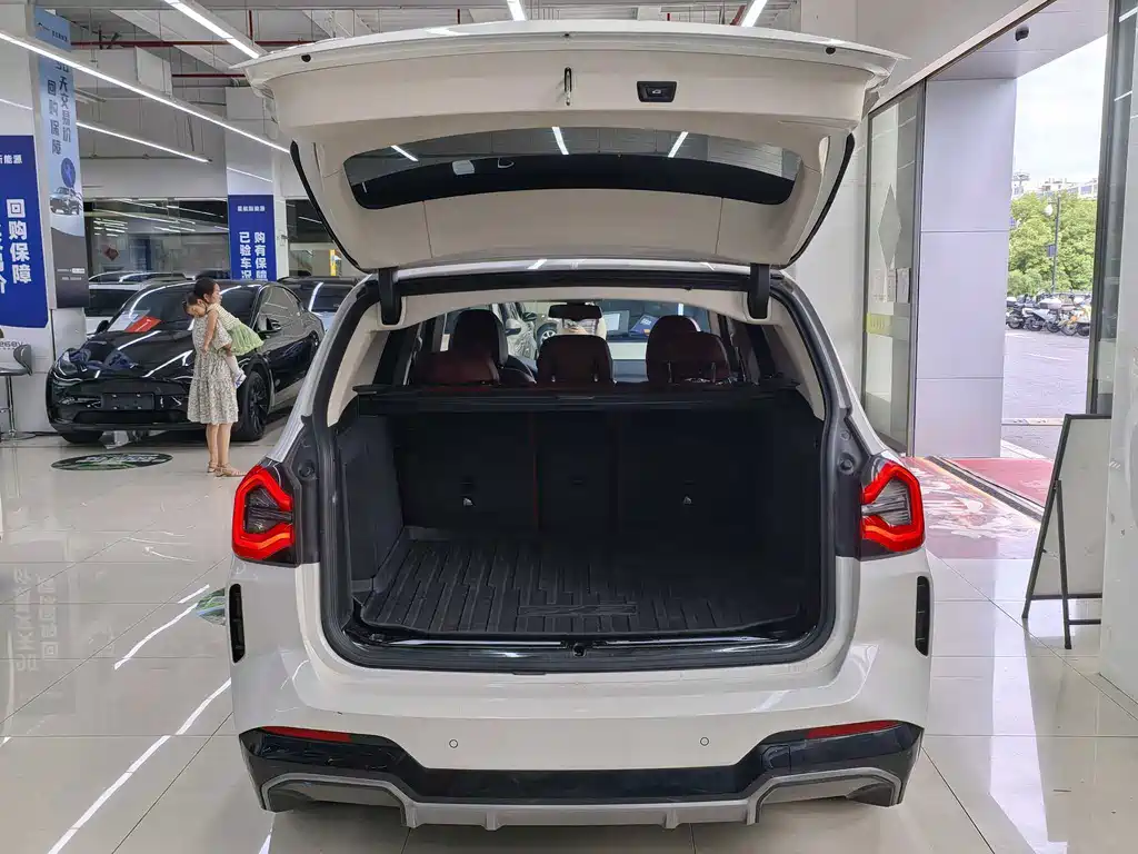 BMW iX3 — миниатюра 7
