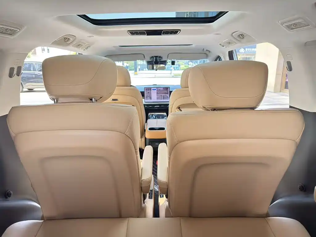 GAC Motor Trumpchi E8 PHEV — миниатюра 6