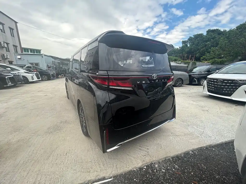 Toyota Vellfire — миниатюра 8