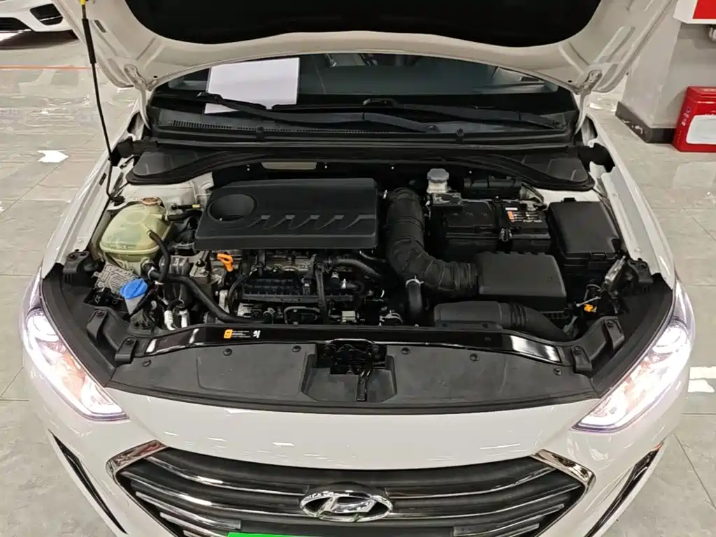 Hyundai Elantra — миниатюра 20