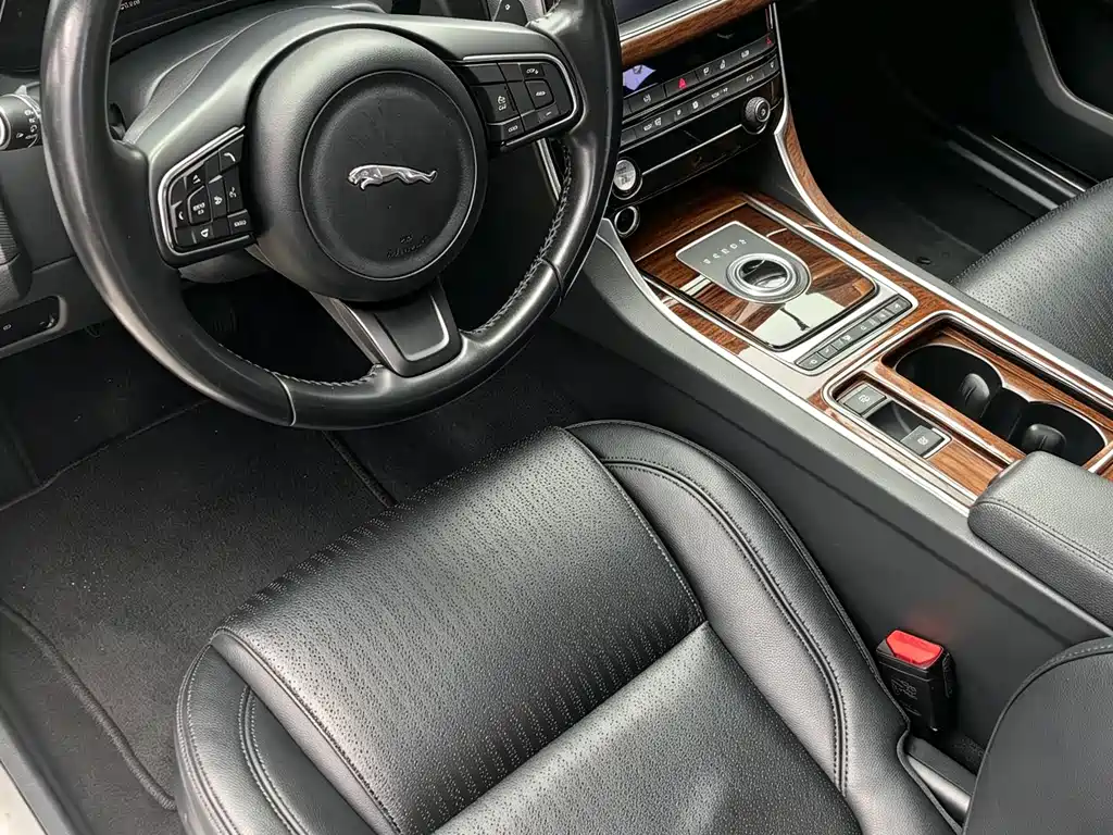 Jaguar XF — миниатюра 8