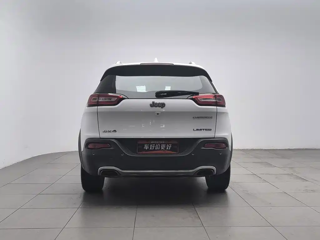 Jeep Cherokee — миниатюра 4