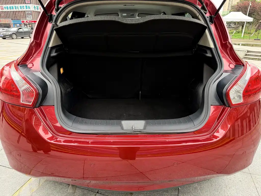 Nissan Tiida — миниатюра 13