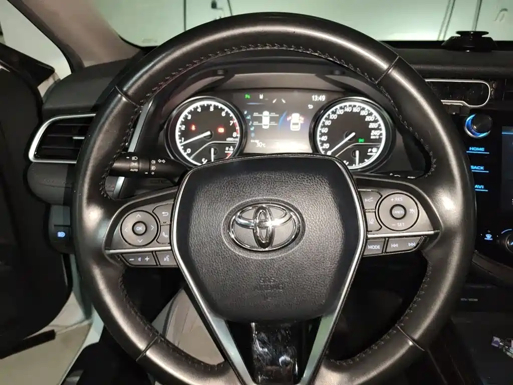 Toyota Camry — миниатюра 3