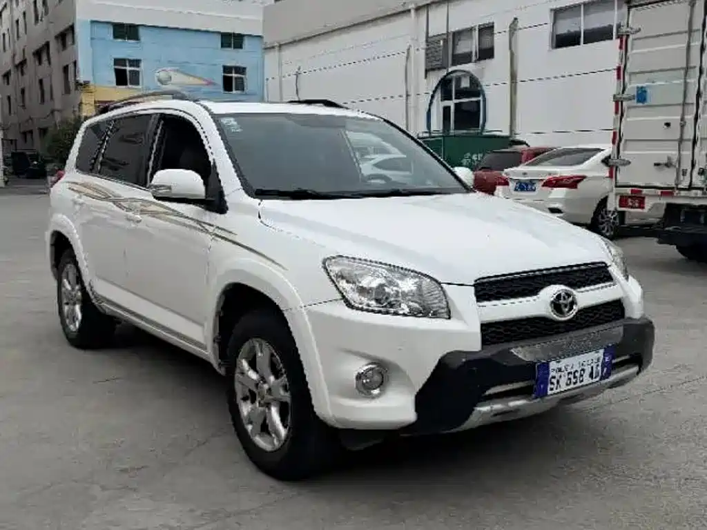Toyota RAV4 — миниатюра 3
