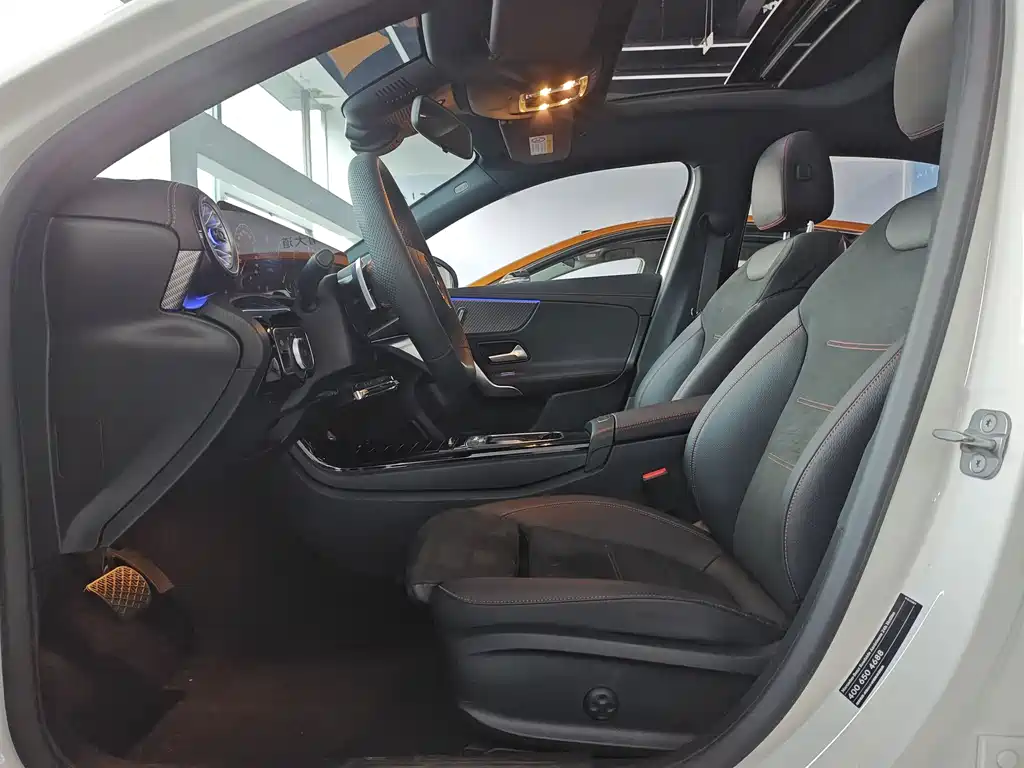 Mercedes-Benz A-Class A 2025 A 200 L Fashion