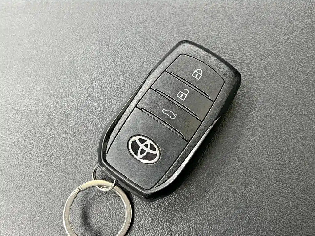 Toyota Camry — миниатюра 19