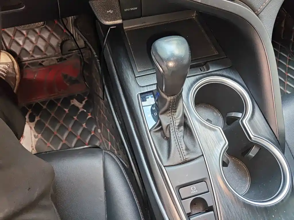 Toyota Camry — миниатюра 10