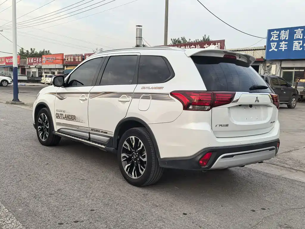 Mitsubishi Outlander — миниатюра 6