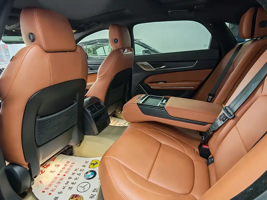 Jaguar XFL — миниатюра 5