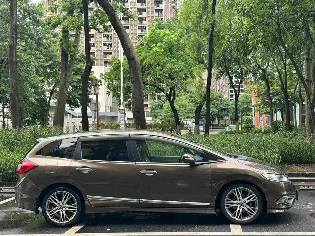 Honda Jade 2016 1.8L AT Comfort Elite 5 мест