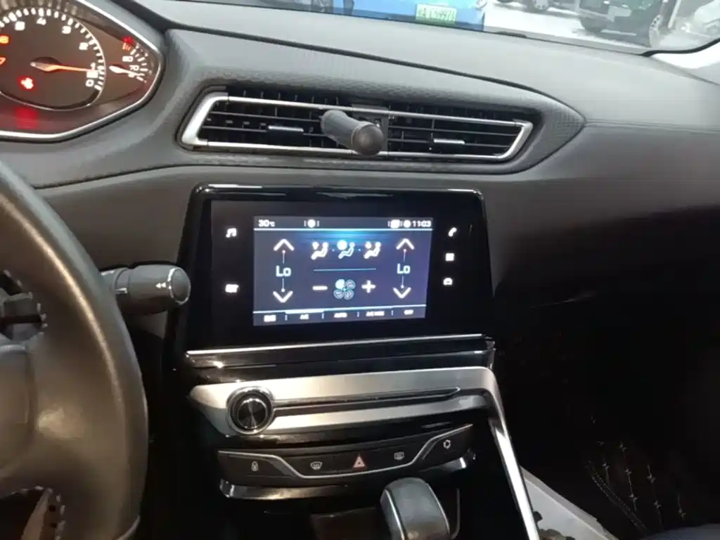 Peugeot 308 — миниатюра 13