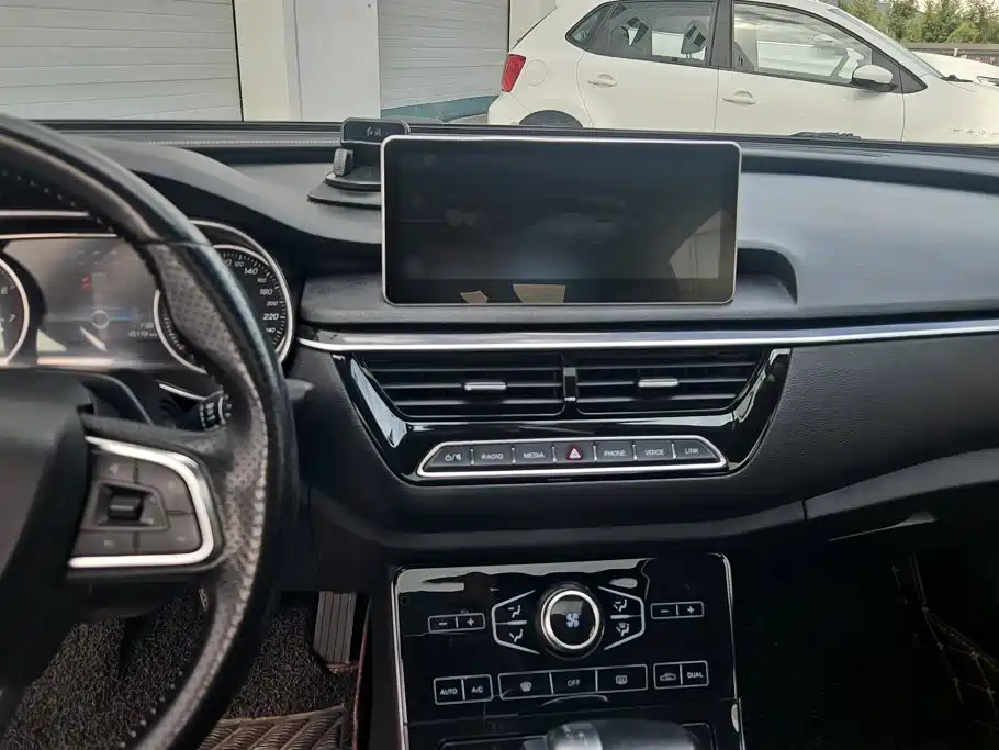 Hongqi Hongqi H5 — миниатюра 13