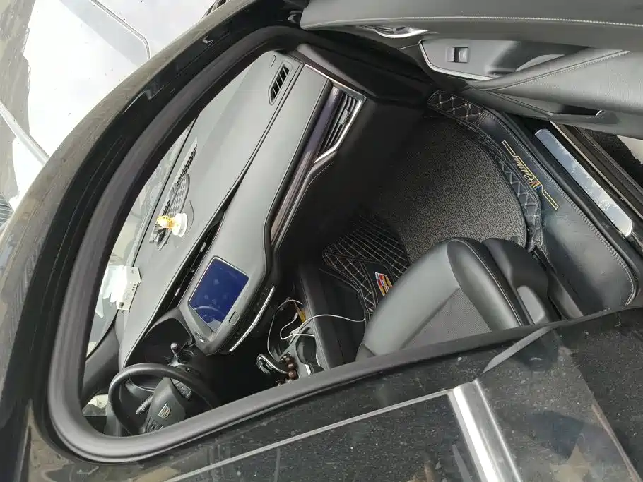 Cadillac XT4 — миниатюра 8