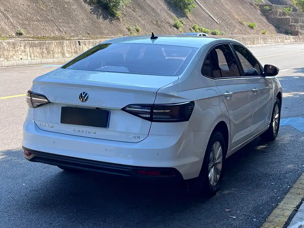 Volkswagen Lavida — миниатюра 5