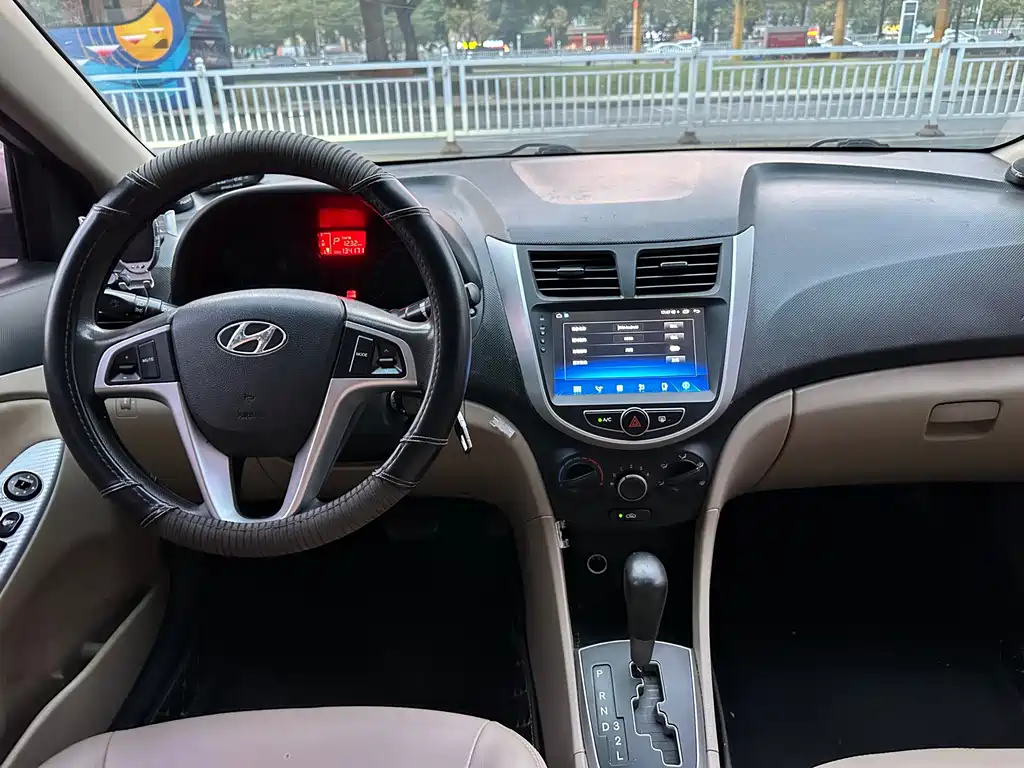 Hyundai Verna — миниатюра 12