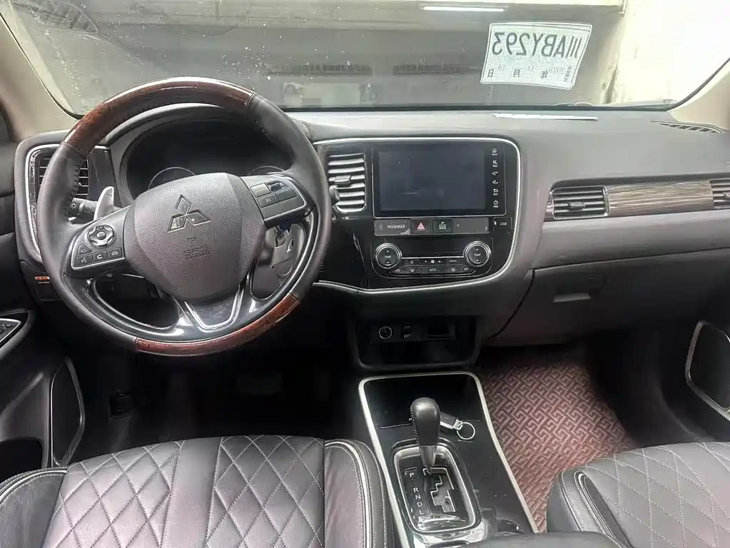 MITSUBISHI OUTLANDER