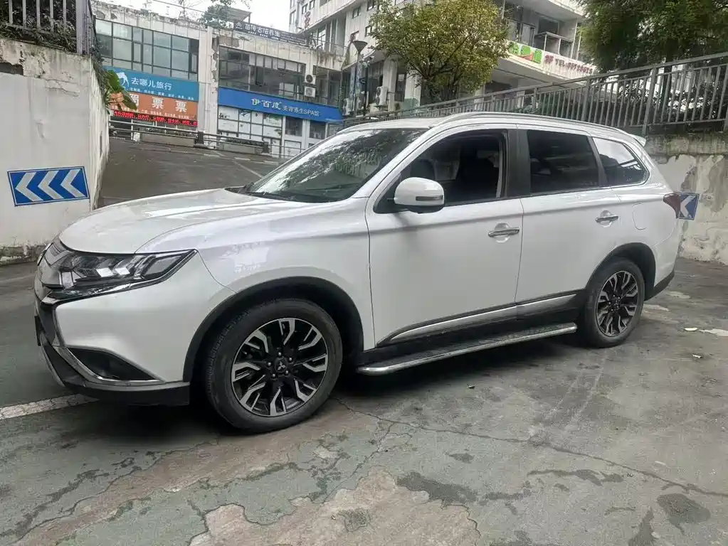 MITSUBISHI OUTLANDER