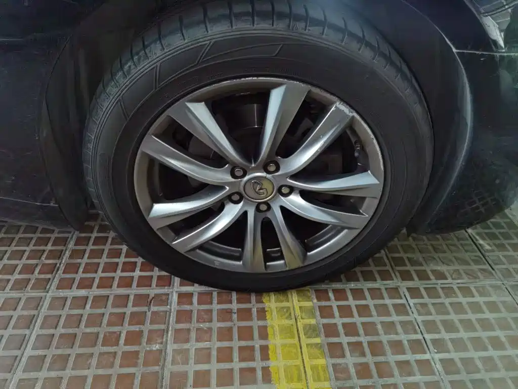 Infiniti Q70 — миниатюра 8