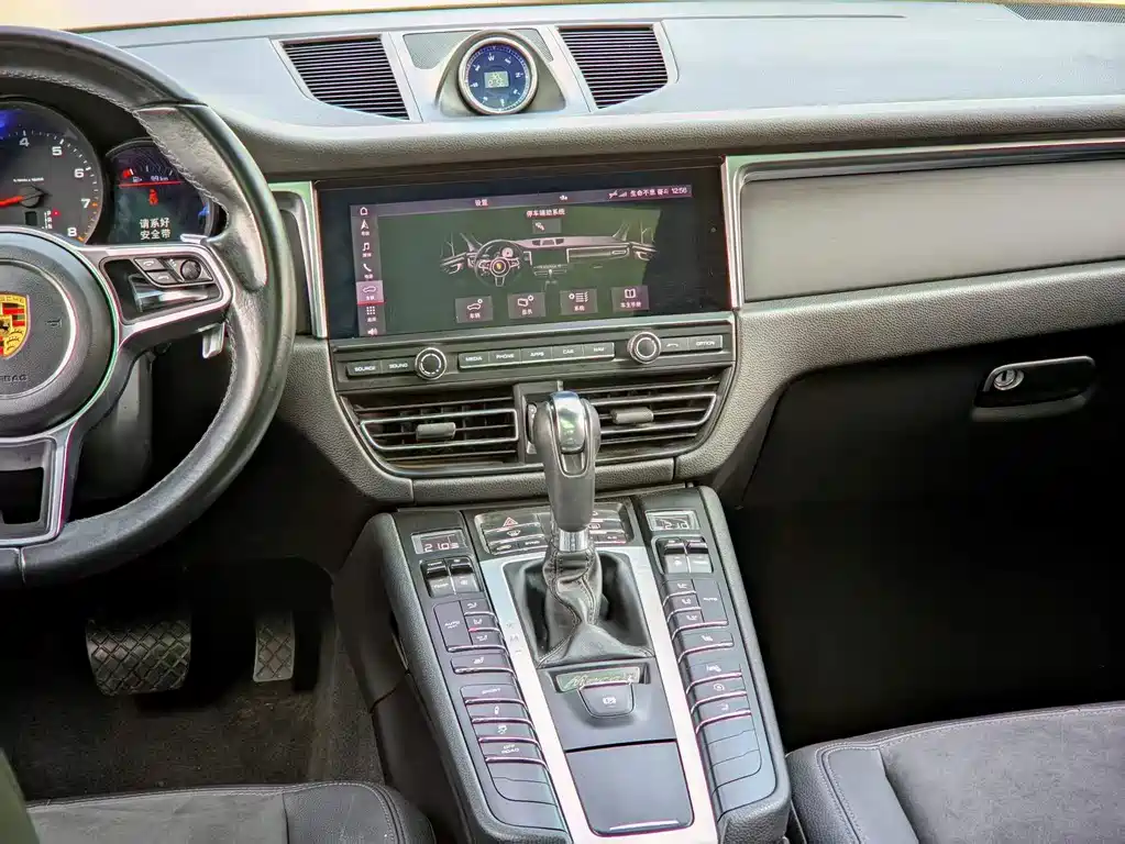 Porsche Macan — миниатюра 9
