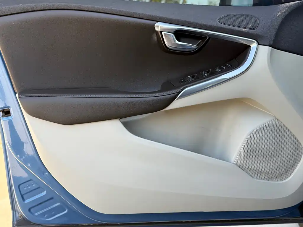 Volvo V40 — миниатюра 17