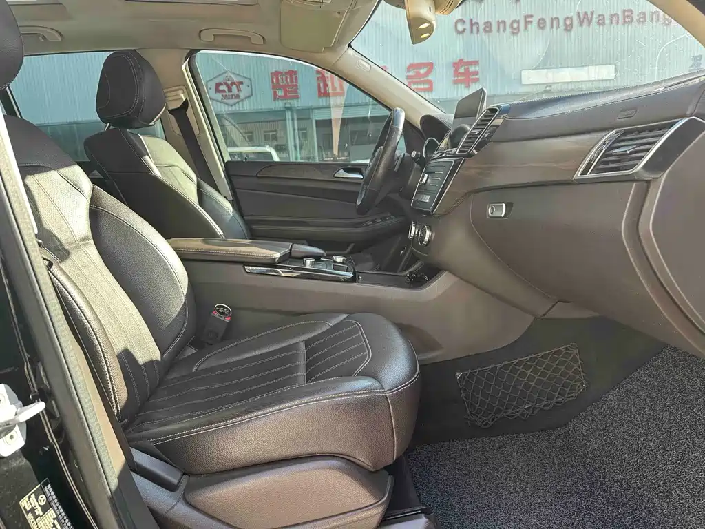 Mercedes-Benz GLE (Import) — миниатюра 5