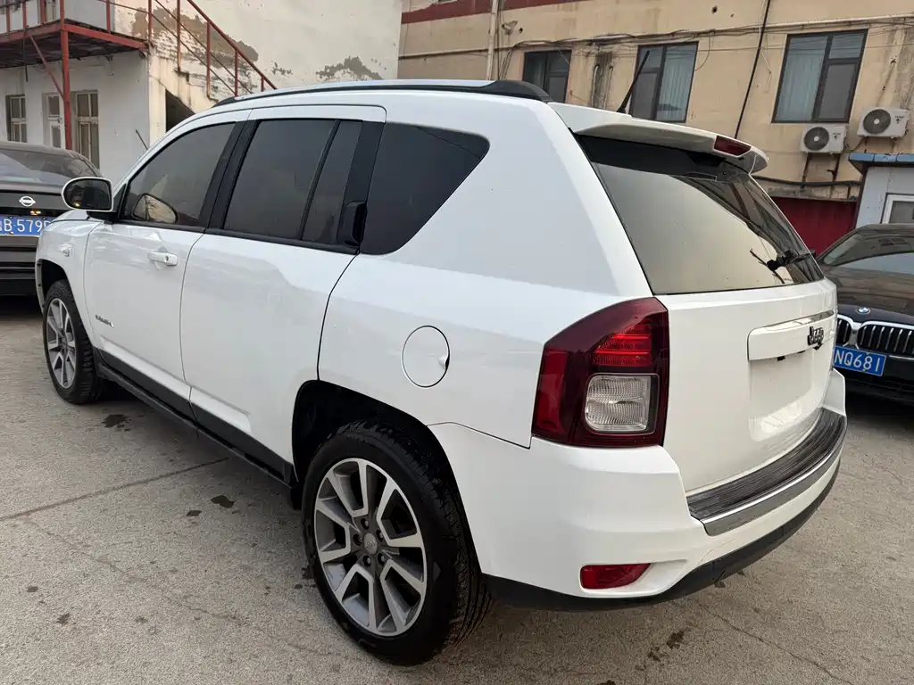 Jeep Compass (Import) Facelift 2.0L 2WD Elite Edition, фото 13