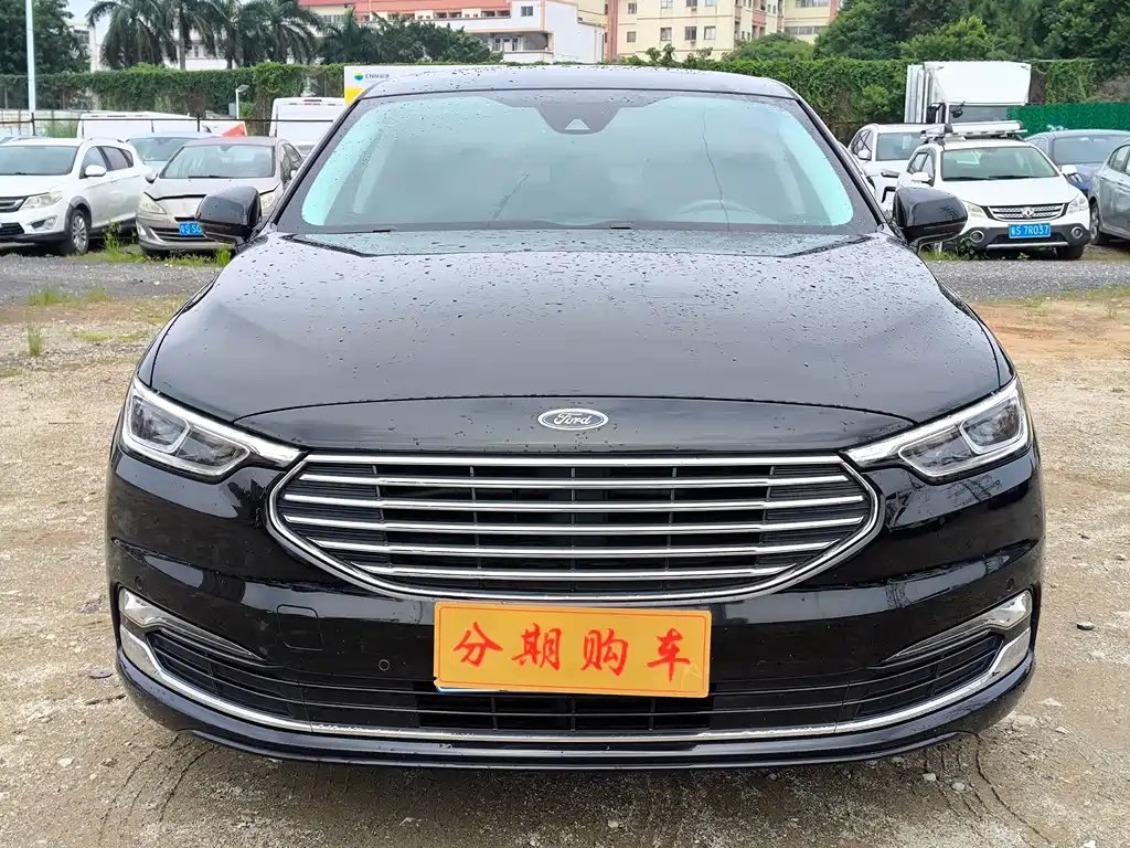 Ford Taurus 2021
