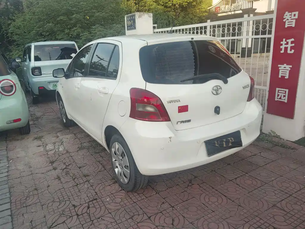 Toyota Yaris — миниатюра 8