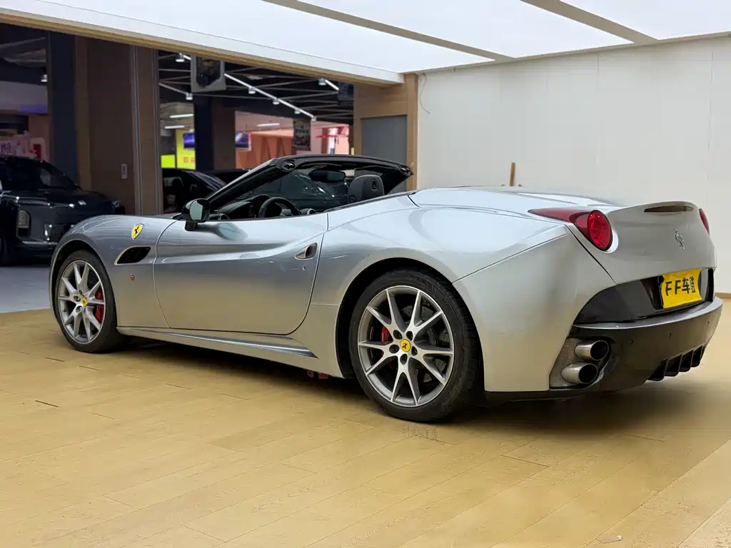 Ferrari California T 2012 4.3L