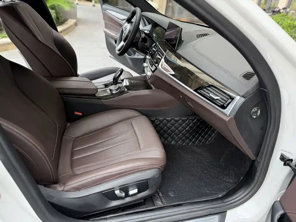 BMW 5 Series — миниатюра 5