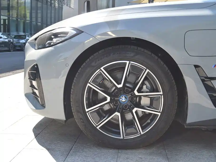 BMW i4 — миниатюра 12