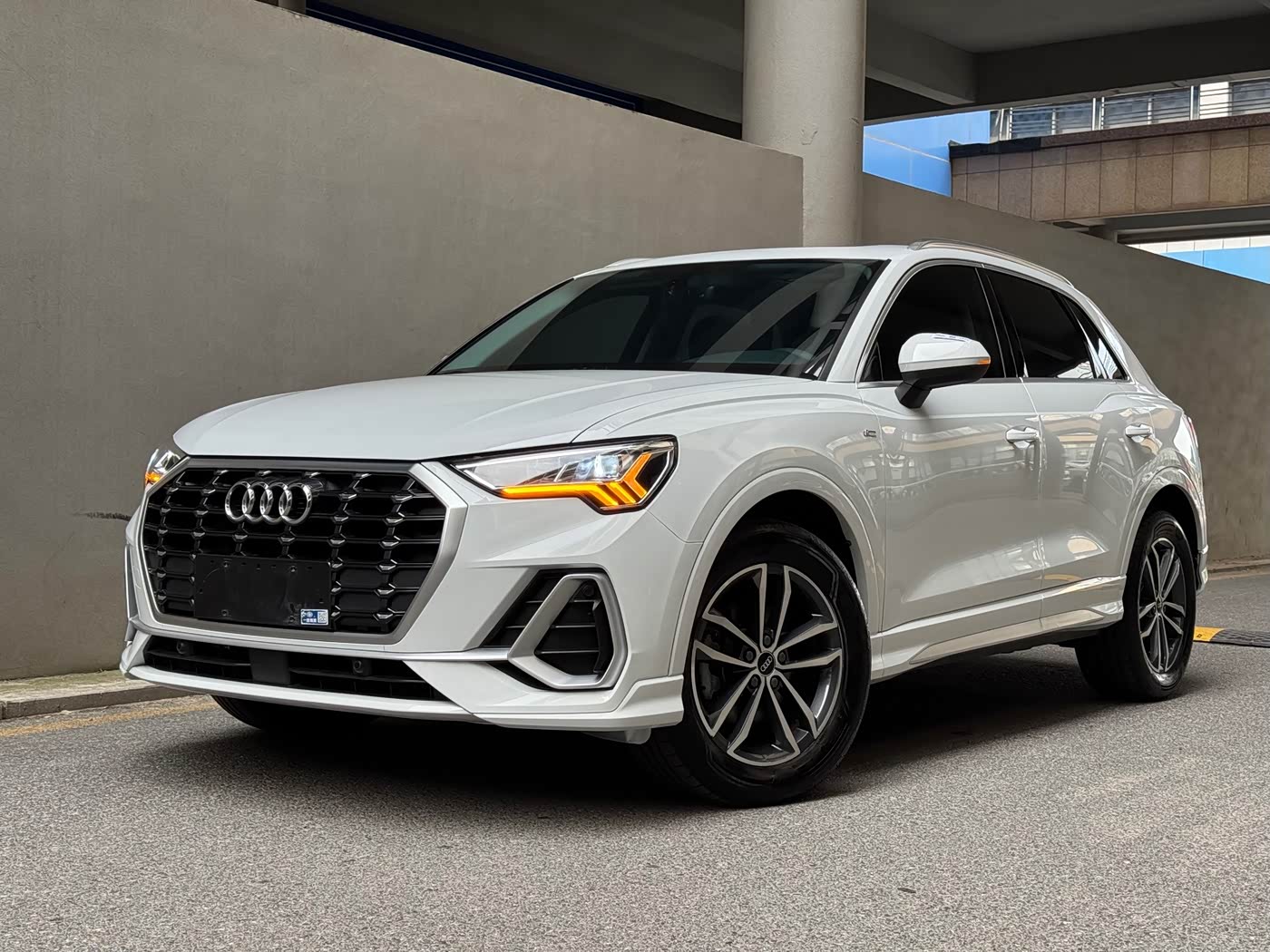 Audi Q3 1.4 л 2022 г. Белый, пробег 38900 км