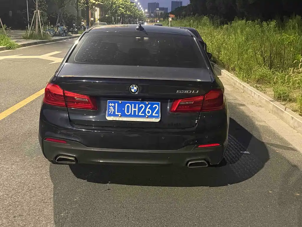 BMW 5 Series — миниатюра 9