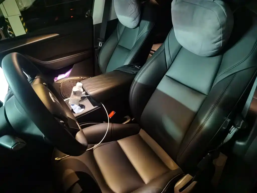 Tesla Model Y — миниатюра 8