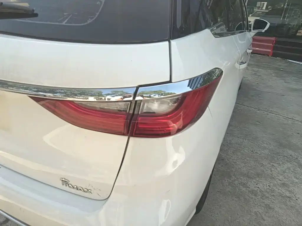 BYD MAX — миниатюра 8
