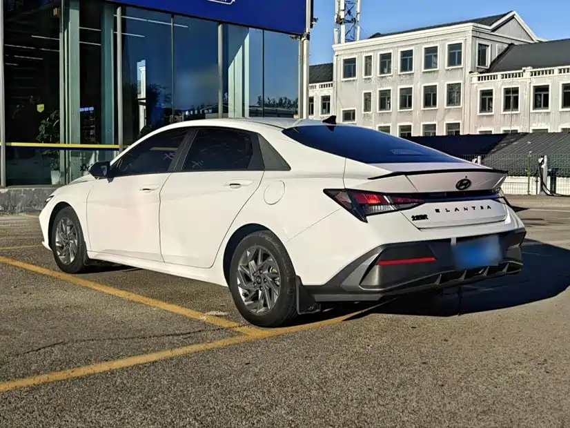 Hyundai Elantra — миниатюра 5