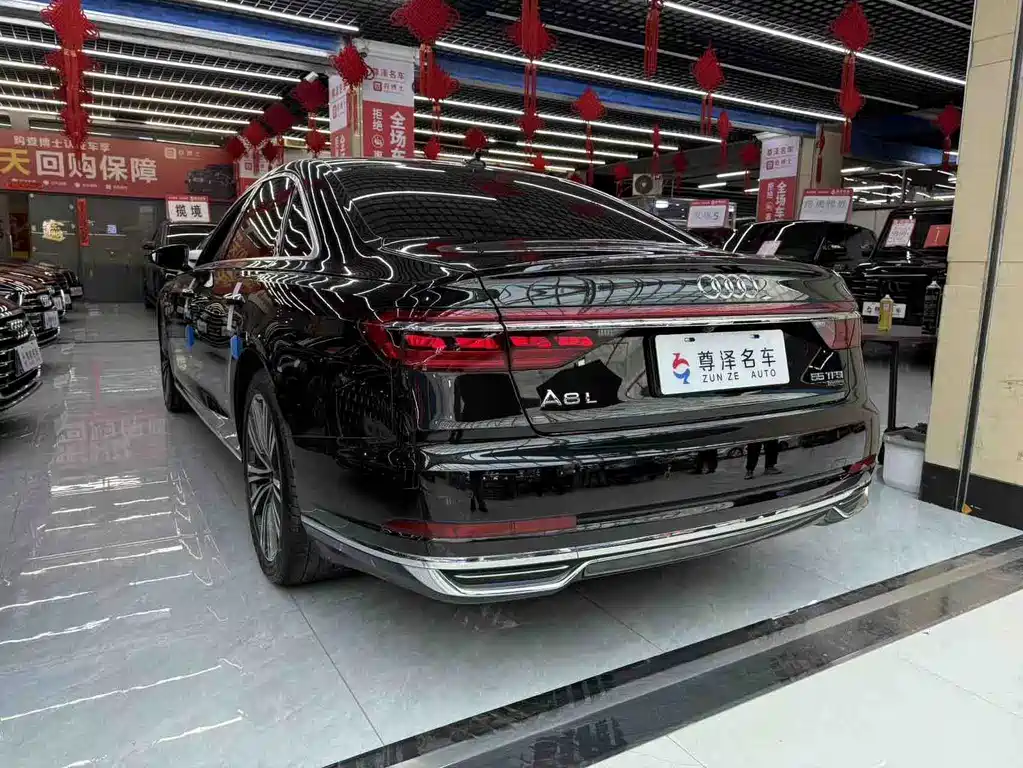 Audi A8 - фото 7