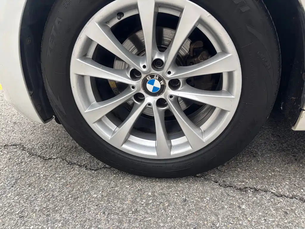 BMW 3 Series GT 3 GT 2014 320i Lead