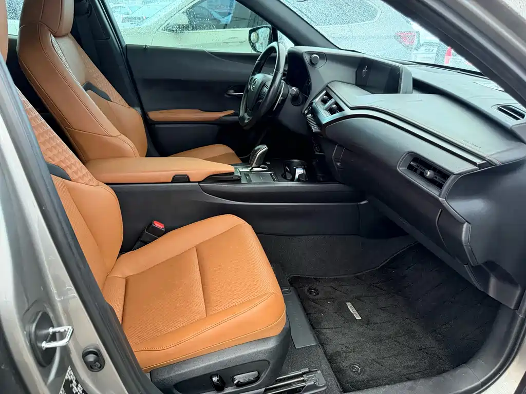 Lexus UX New Energy — миниатюра 8