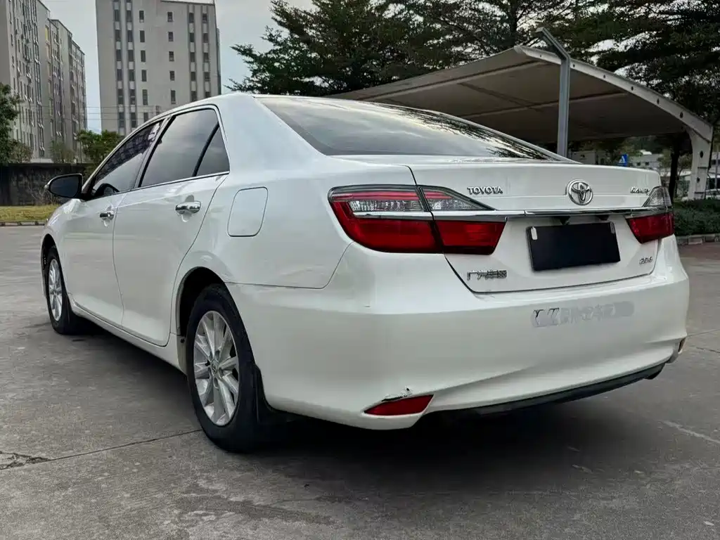 Toyota Camry — миниатюра 7