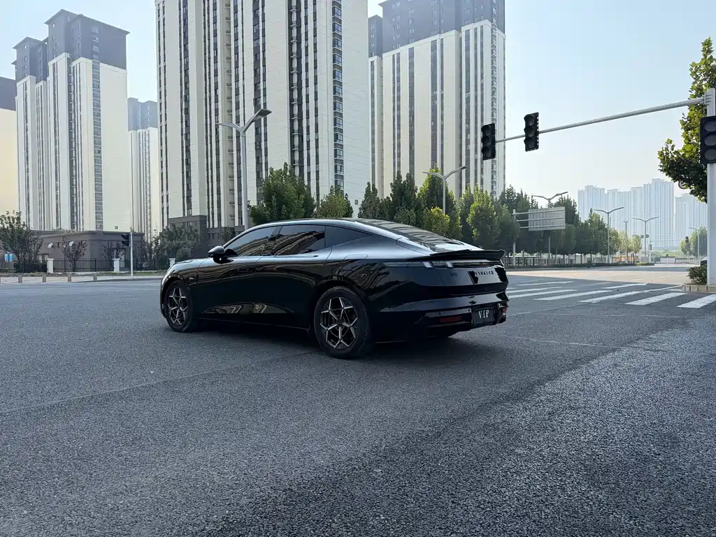 Lynk & Co 10 — миниатюра 6
